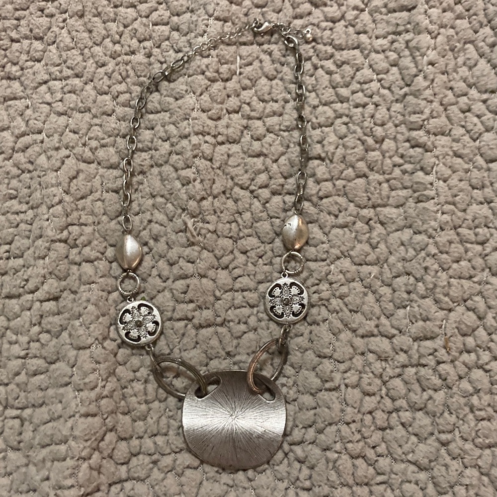 Chic Silver Pendant Necklace